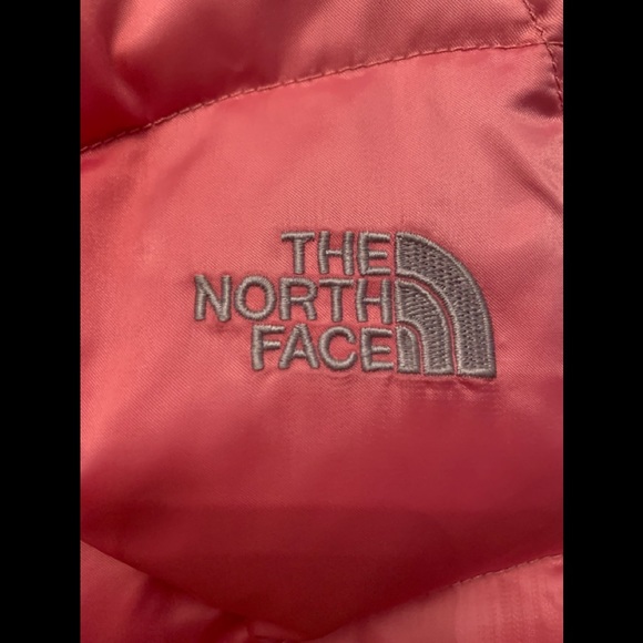 Girl’s North Face Pink Quilted Vest - Picture 3 of 6